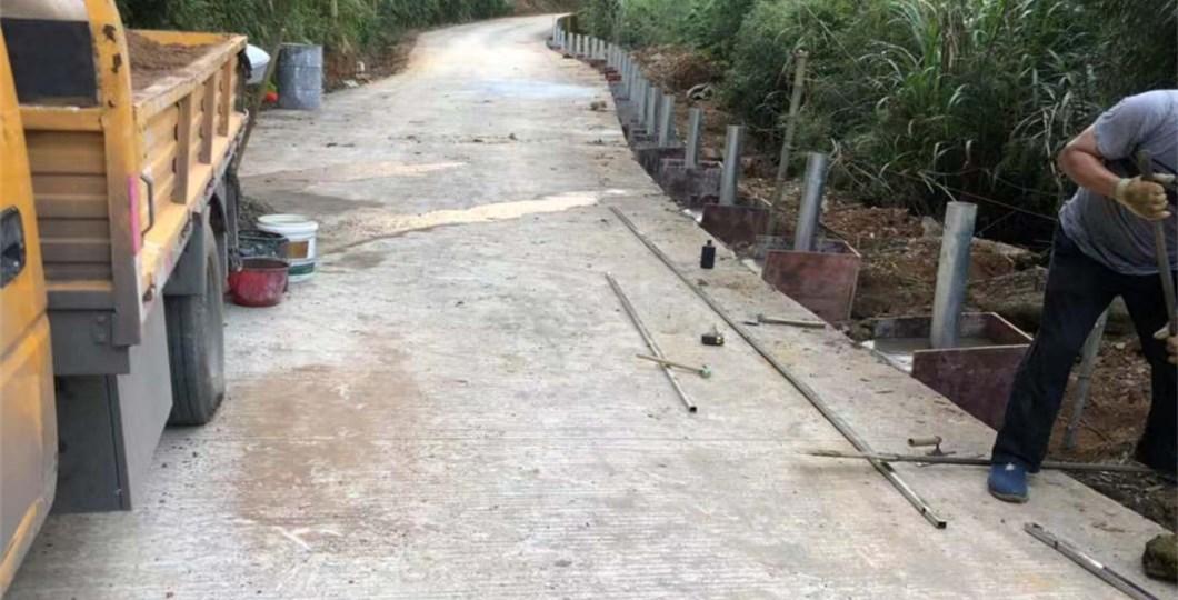 護(hù)欄防撞柱安裝